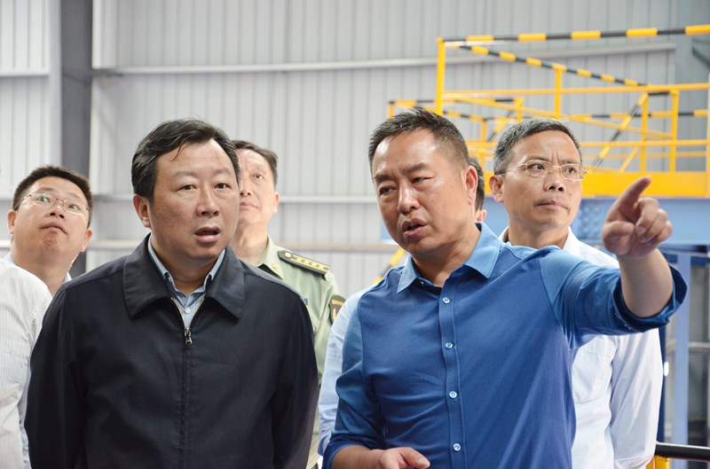 咸宁市市场王远鹤率拉练团参观九游合成车间 咸宁市市场王远鹤率拉练团参观九游合成车间