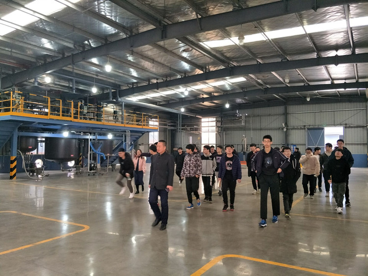 九游唐盛带领工程大学同学们参观 九游唐盛带领工程大学同学们参观